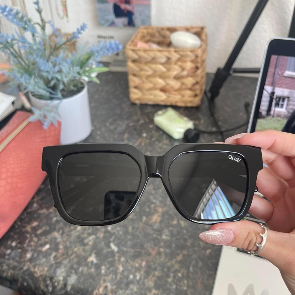 Quay black polarized sunglasses